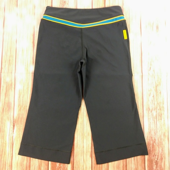 Nike Dri Fit Livestrong Women's Capri Leggings - Picture 6 of 7